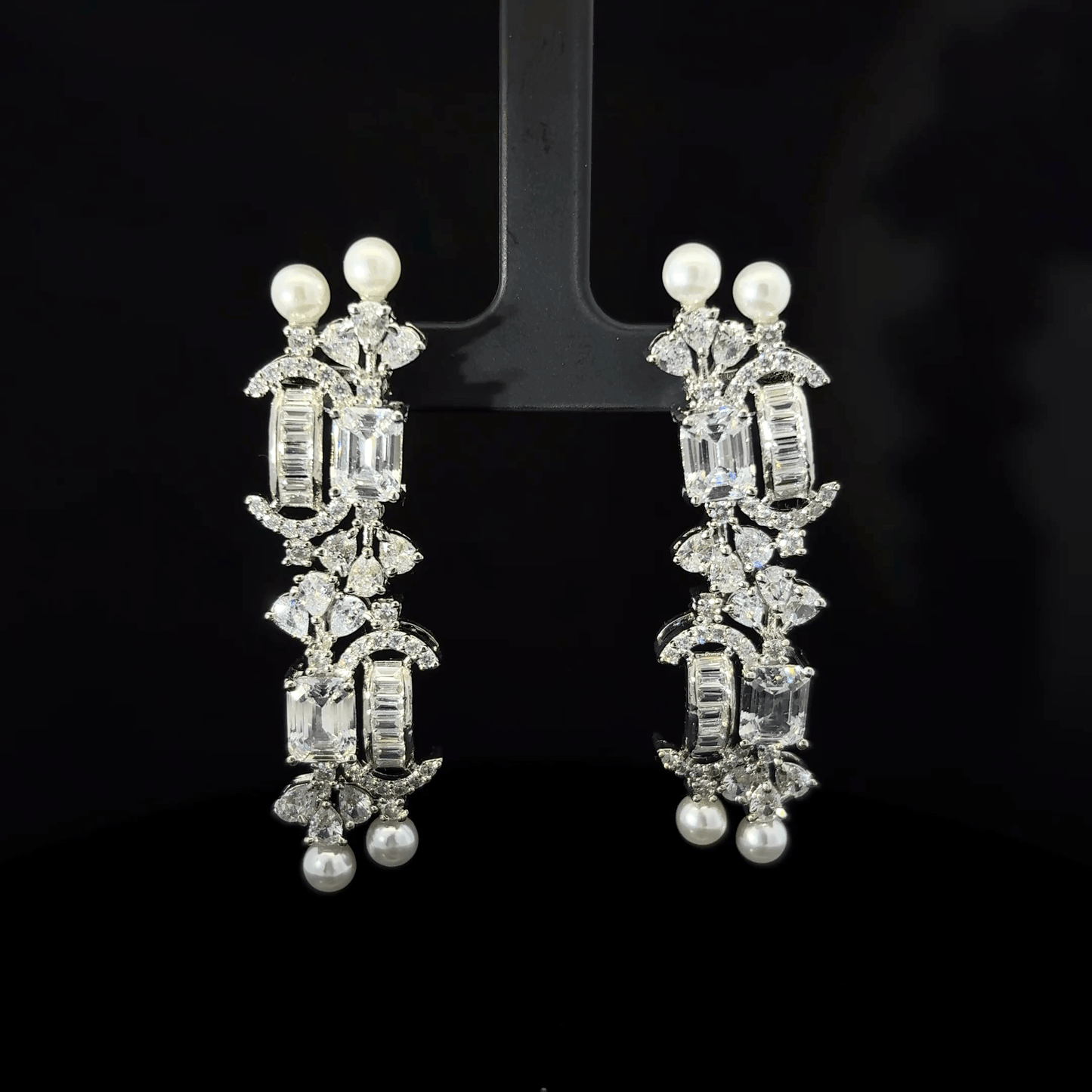 Elegant Silver and Pearl Chokar