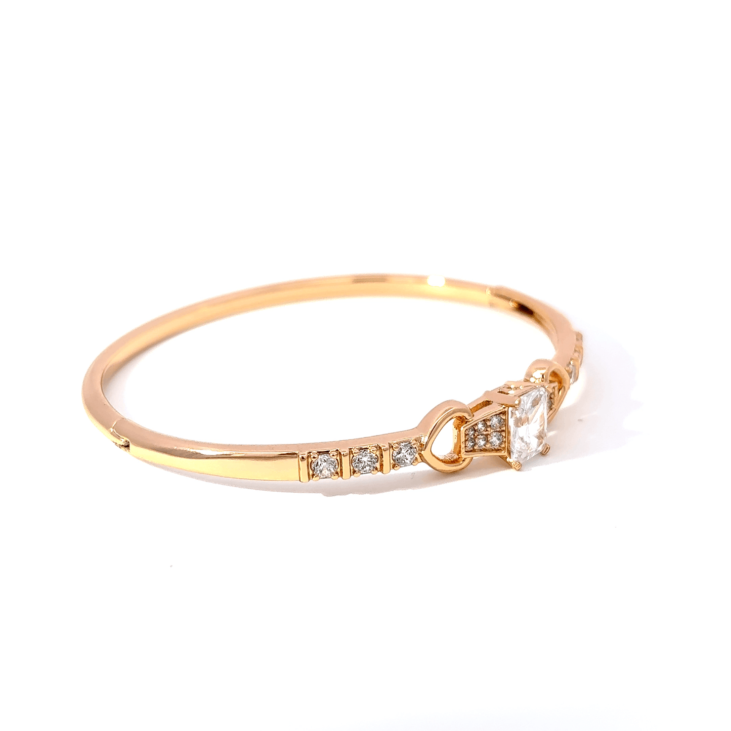Elegant Gold Bangle with Emerald-Cut Diamond