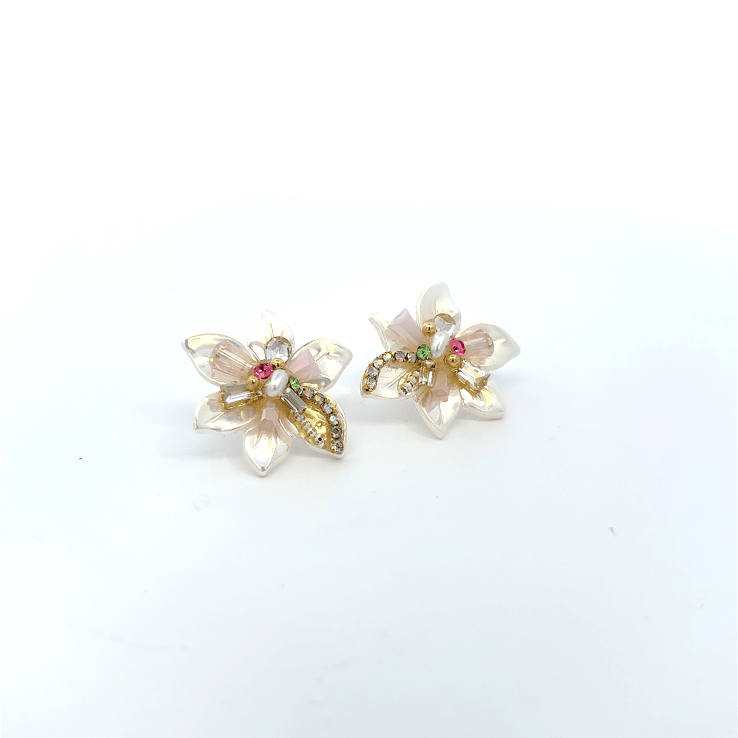 MOP(Mother of Pearl Plate) Off White Crystal Stud Earrings