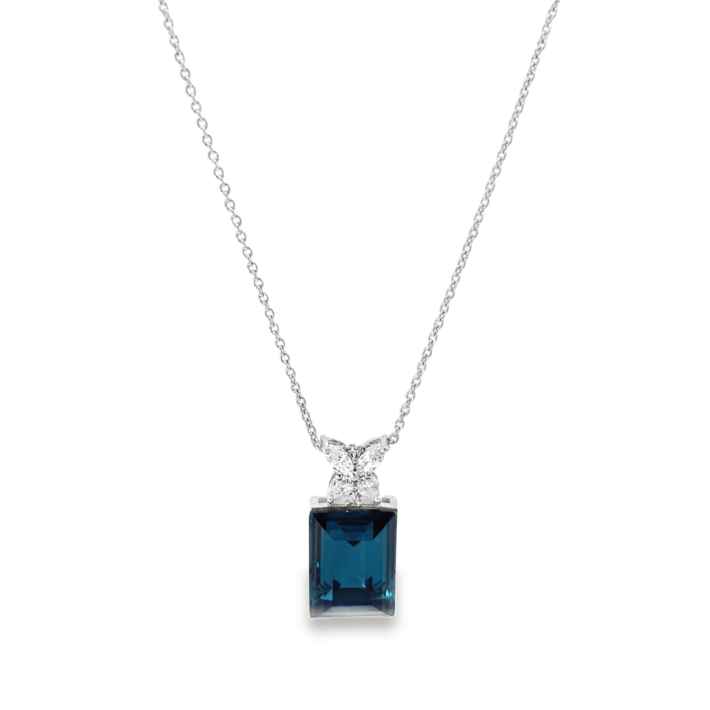 Elegant Sapphire Blue Crystal Pendant Set
