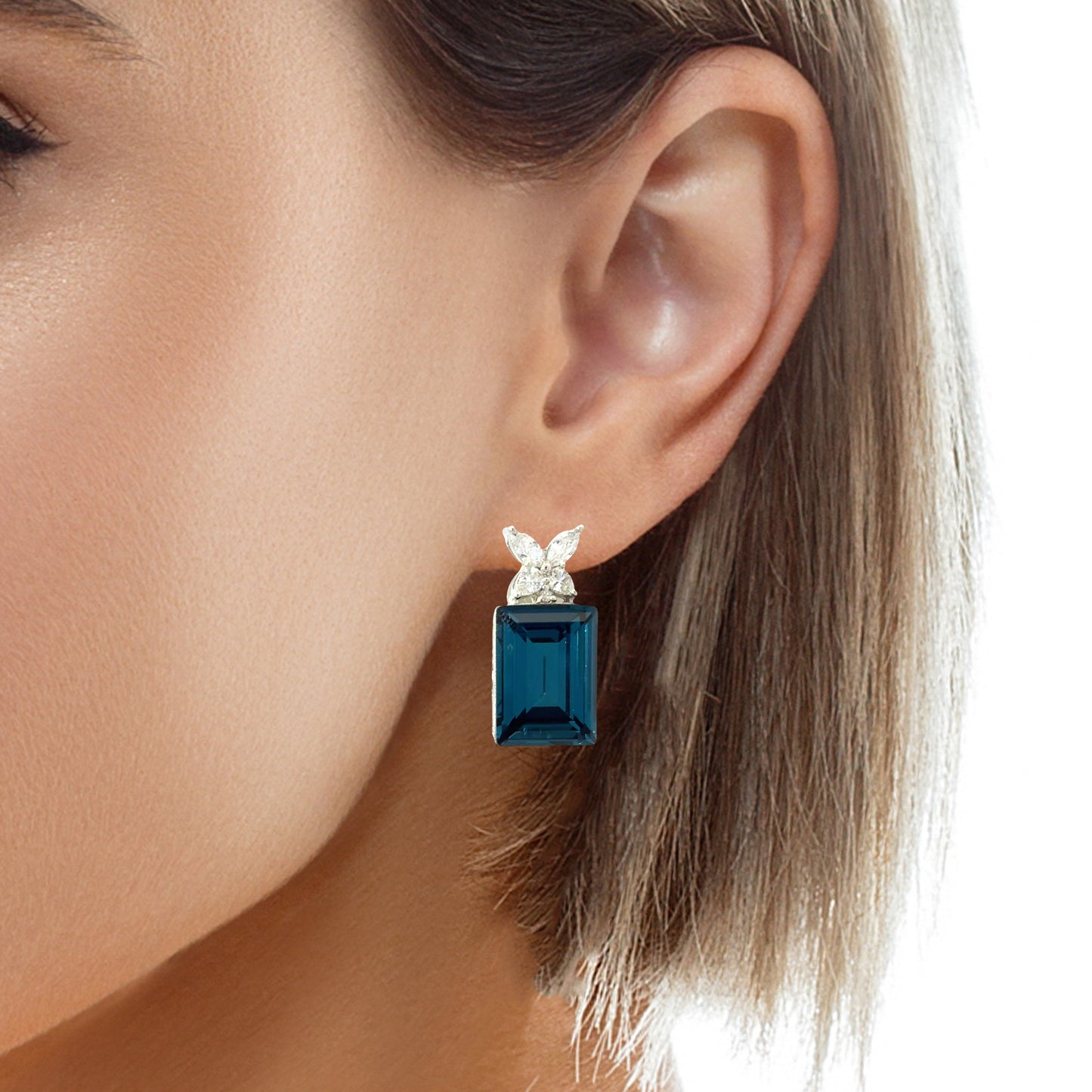 Elegant Sapphire Blue Crystal Pendant Set
