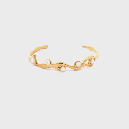 Elegant Gold Wave Bracelet