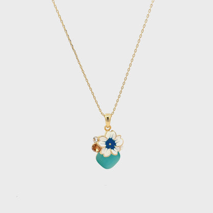 Charming Floral Pendant Necklace